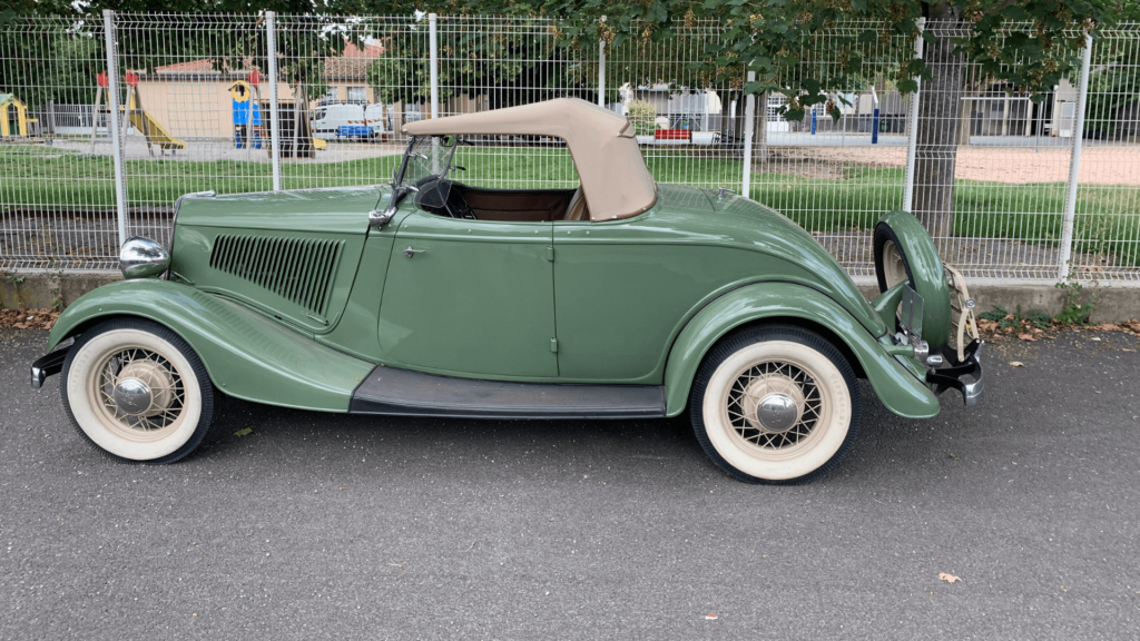 Ford V8 roadster 1934 Moteur V8 3.7 l, 85 chevaux Boite mécanique 3 vitesses Voiture en excellent état, entièrement restaurée il y a quelques années Voiture très vive et puissante (la golf gti de l’époque)