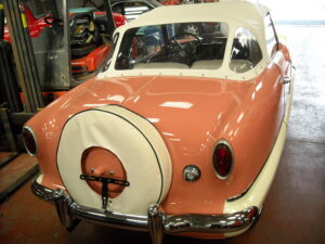 Vue 3/4 face arrière et droite NASH Metropolitan 1958