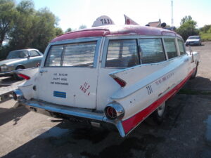 3/4 arrière droit CADILLAC Ambulance Pee Wee 1961