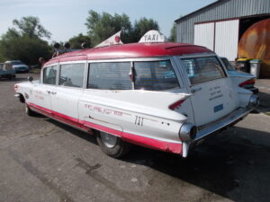 3/4 arrière gauche CADILLAC Ambulance Pee Wee 1961