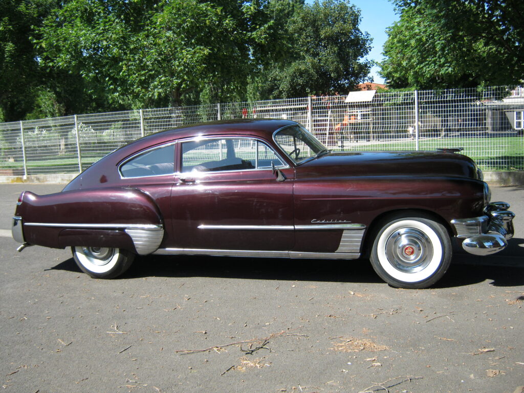 Coté CADILLAC Sedanette 1949