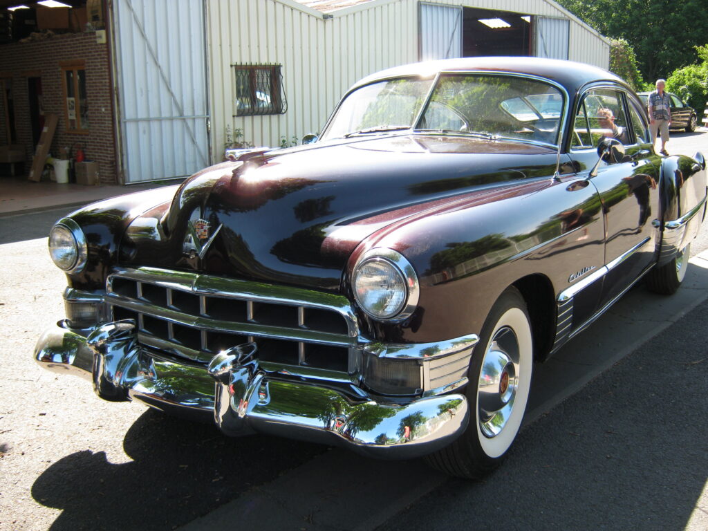 3/4 avant gauche CADILLAC Sedanette 1949