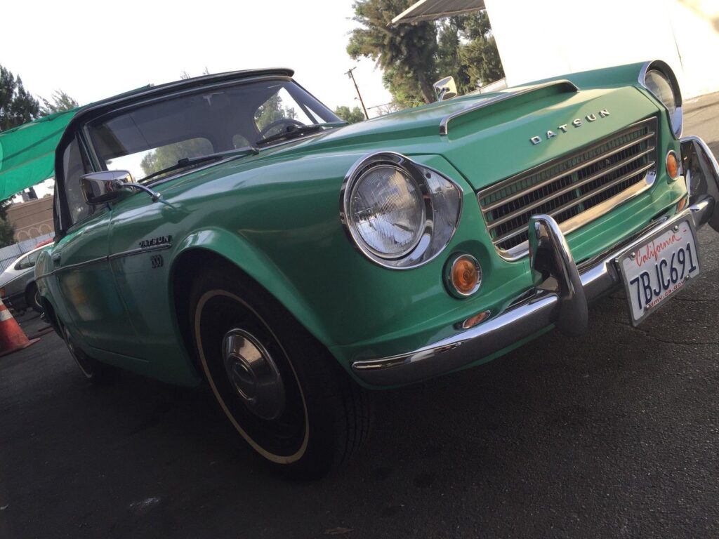 avant DATSUN Roadster Fairlady